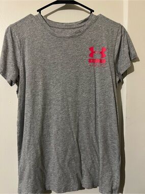 Under Armour women's Gray Short-Sleeve Logo T-Shirt with Pink Accent